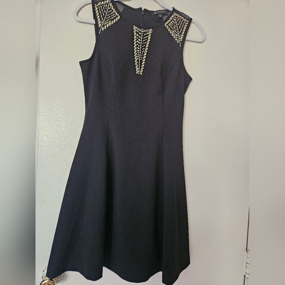 Guess crew neck beaded front sleeveless zippered dress, like new - Picture 10 of 10